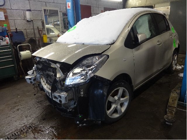 Toyota Yaris 2009-2011 (Type II, Fase 2) , Motorkode: 1NR-FE, Girkassekode: 