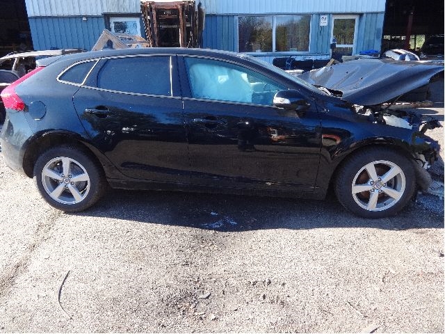 Volvo V40 2012-2019 , Motorkode: D4162T, Girkassekode: 