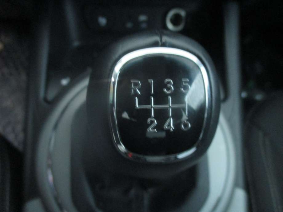 Kia Sportage 2010-2016 (Type III) , Motorkode: D4FD, Girkassekode: