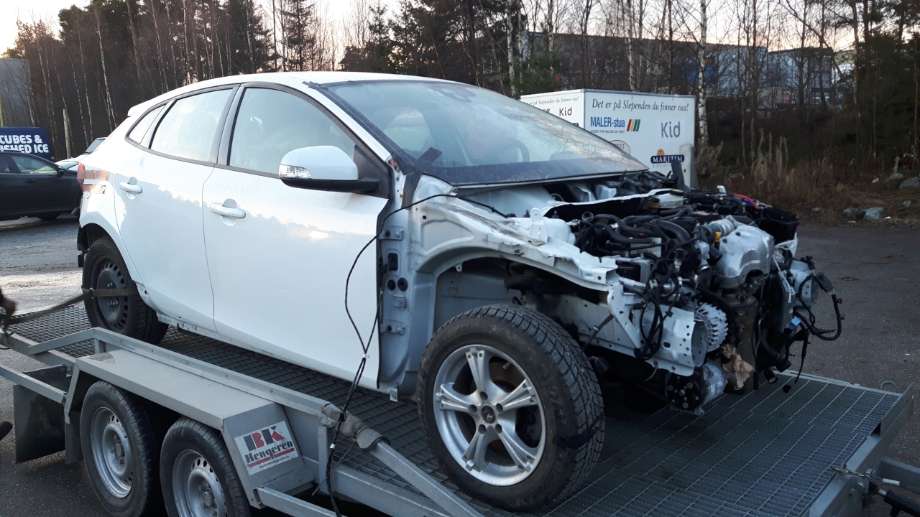 Volvo V40 2012-2019 , Motorkode: D4162T, Girkassekode: B6 1285218