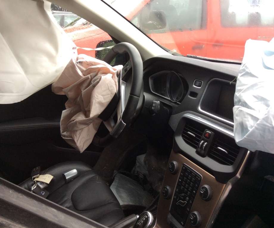 Volvo V40 2012-2019 , Motorkode: D4162T, Girkassekode: 