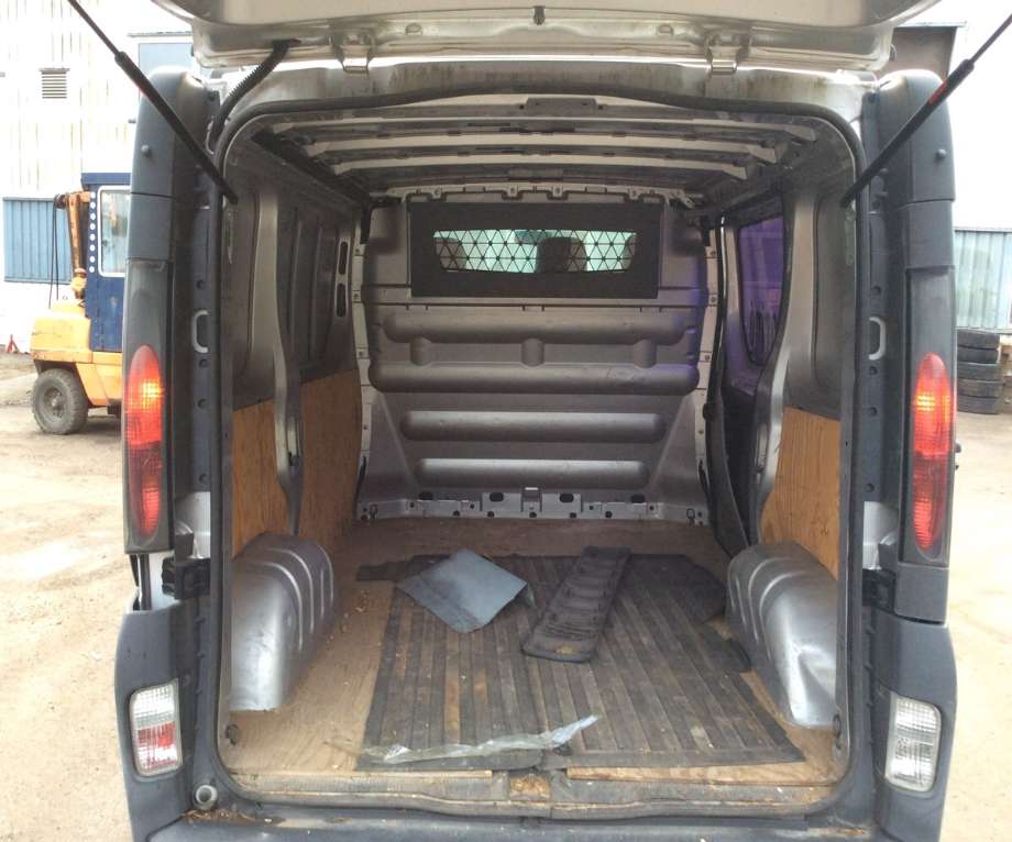 Opel Vivaro A 2001-2006 , Motorkode: F9Q-760, Girkassekode: 