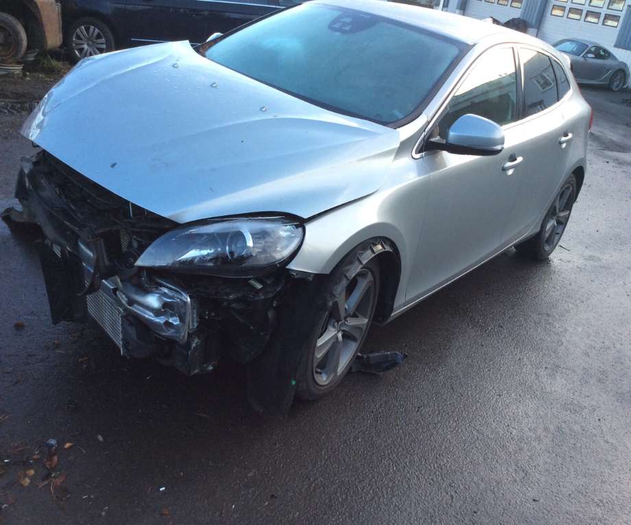 Volvo V40 2012-2019 , Motorkode: D5204T6, Girkassekode: