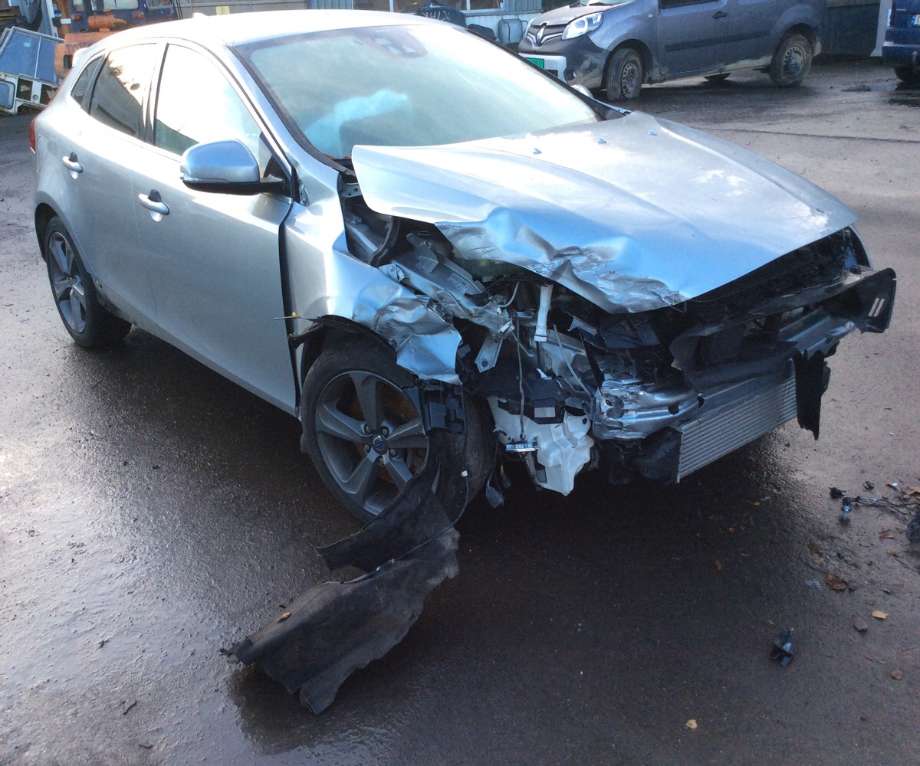 Volvo V40 2012-2019 , Motorkode: D5204T6, Girkassekode:
