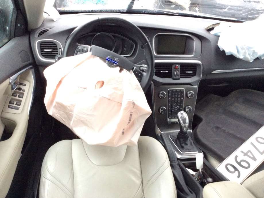 Volvo V40 2012-2019 , Motorkode: D4162T, Girkassekode: 