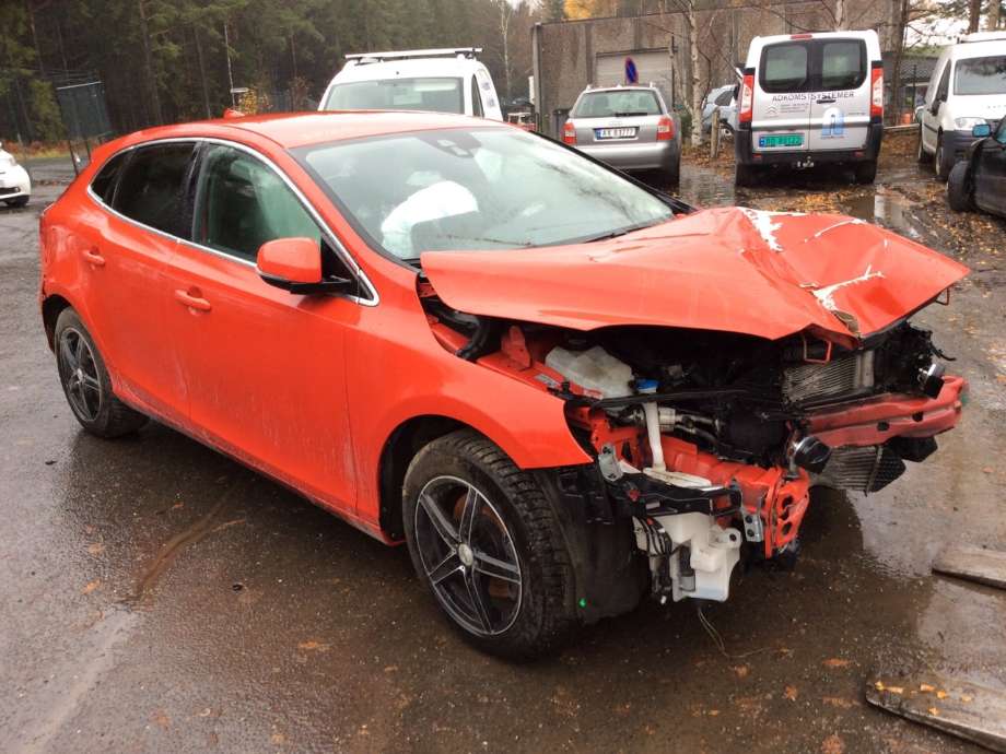 Volvo V40 2012-2019 , Motorkode: D4162T, Girkassekode: 