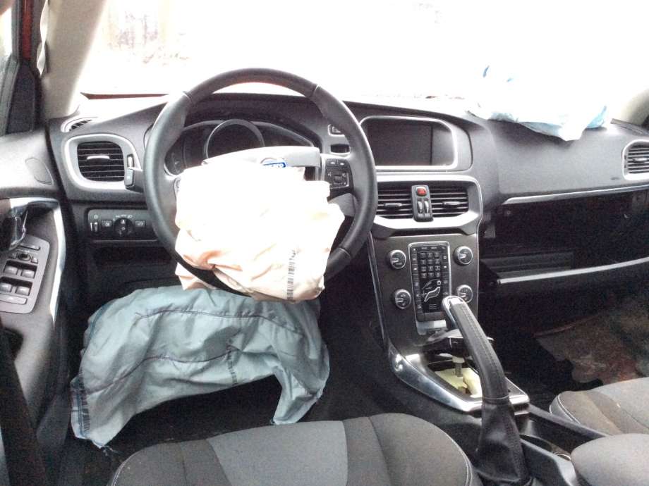 Volvo V40 2012-2019 , Motorkode: D4162T, Girkassekode: 