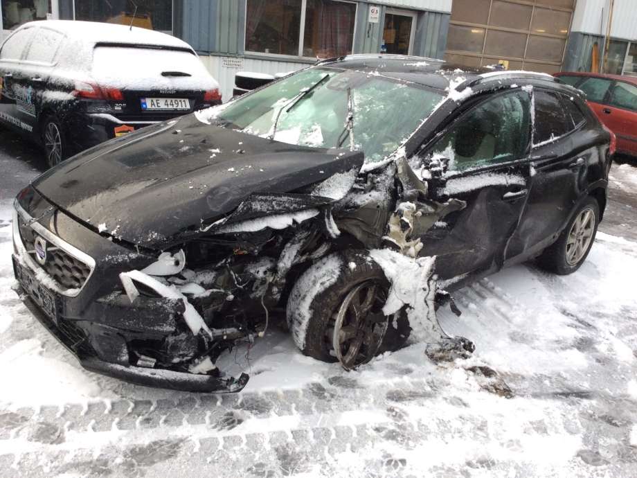 Volvo V40 2012-2019 , Motorkode: D4204T8, Girkassekode: 