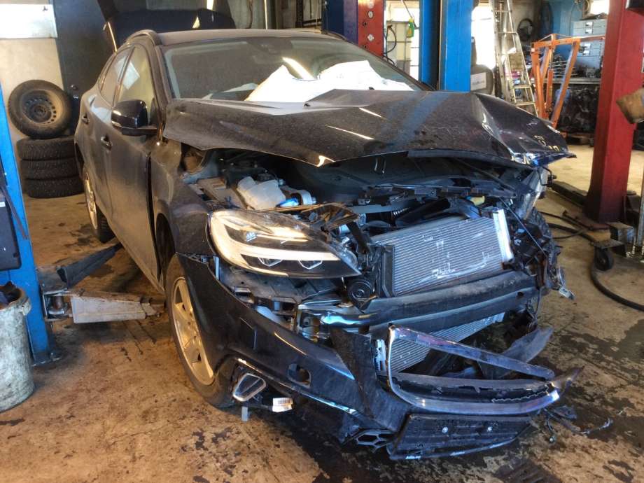 Volvo V40 2012-2019 , Motorkode: D4204T8, Girkassekode: 1285202 / TF-71SC
