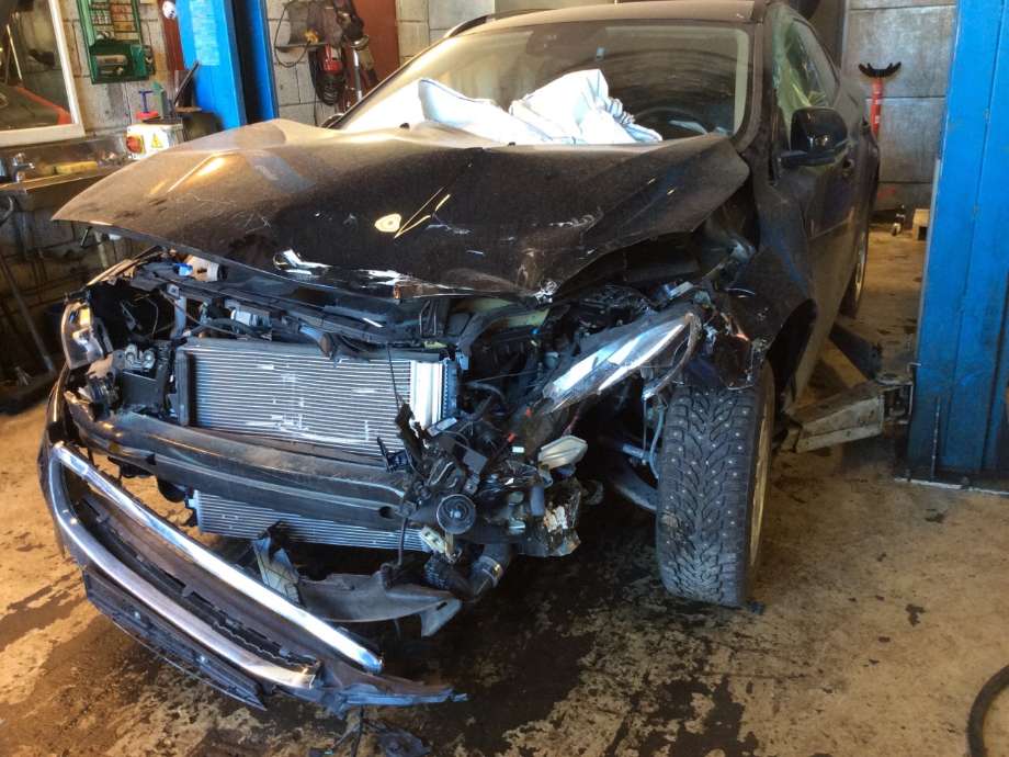 Volvo V40 2012-2019 , Motorkode: D4204T8, Girkassekode: 1285202 / TF-71SC
