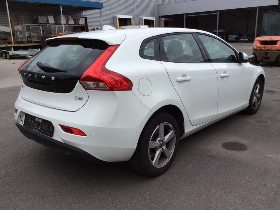 Volvo V40 2012-2019 , Motorkode: D4162T, Girkassekode: 