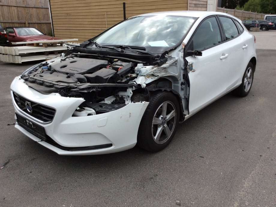 Volvo V40 2012-2019 , Motorkode: D4162T, Girkassekode: 
