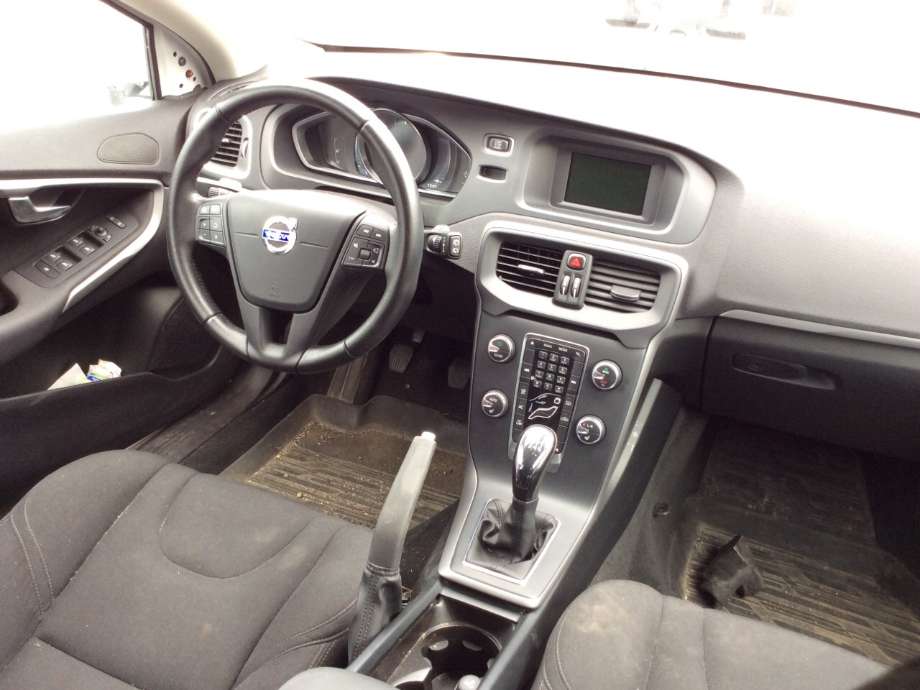 Volvo V40 2012-2019 , Motorkode: D4162T, Girkassekode: 