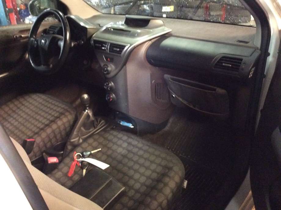 Toyota iQ 2009-2014 , Motorkode: 1KR-FE, Girkassekode: 