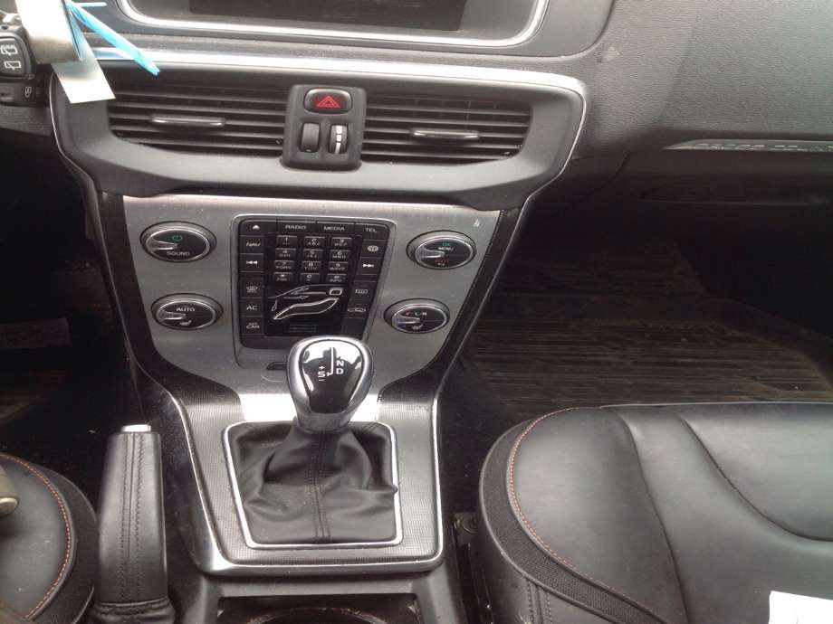 Volvo V40 2012-2019 , Motorkode: D4162T, Girkassekode: 