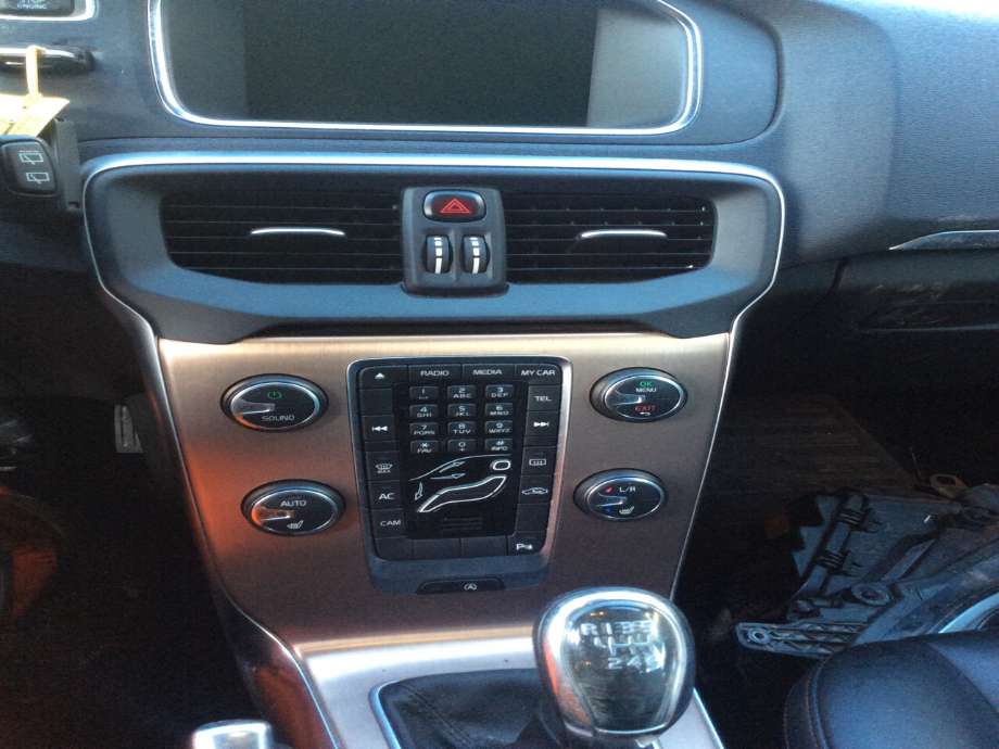 Volvo V40 2012-2019 , Motorkode: D4162T, Girkassekode: 