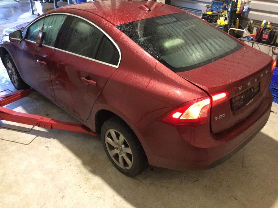 Volvo S60 2010-2014 (Type II, Fase 1) , Motorkode: D5204T2, Girkassekode: 