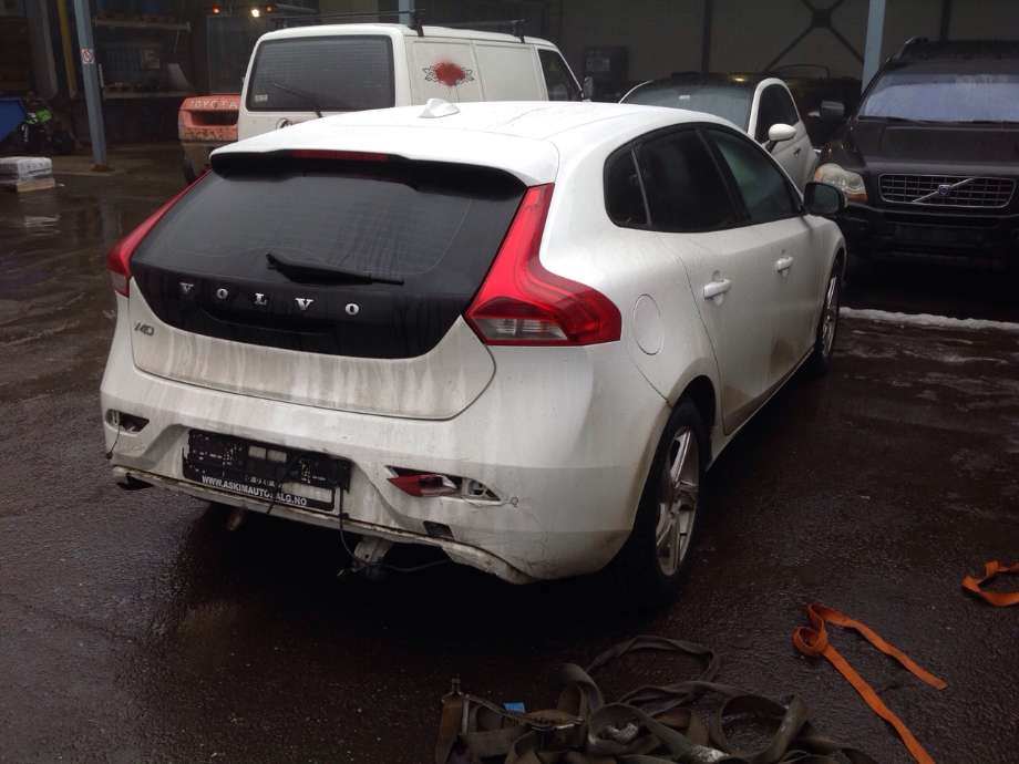 Volvo V40 2012-2019 , Motorkode: D4162T, Girkassekode:
