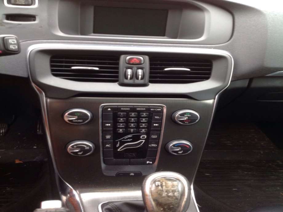 Volvo V40 2012-2019 , Motorkode: D4162T, Girkassekode: