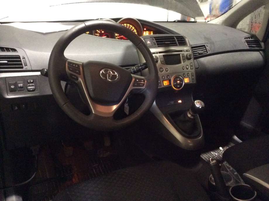 Toyota Verso 2009-2016 (Type III) , Motorkode: 1AD-FTV, Girkassekode: 