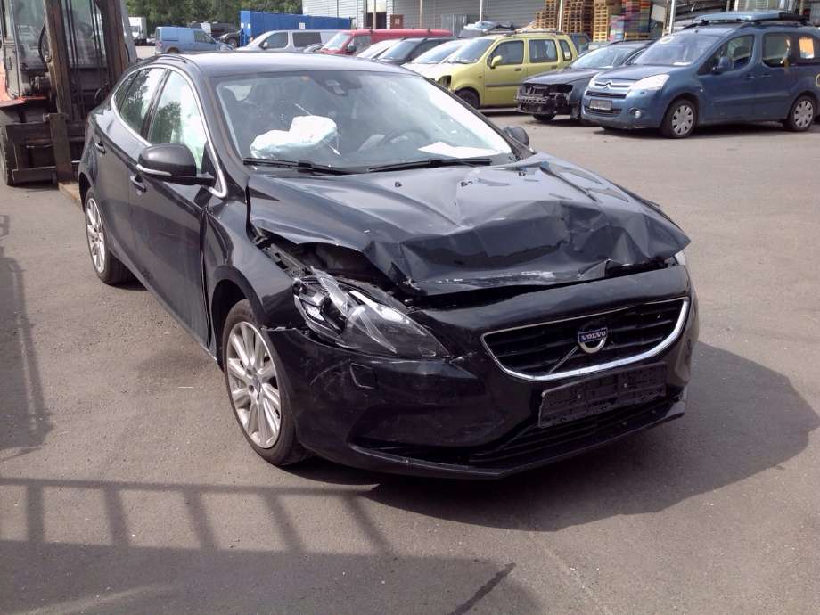 Volvo V40 2012-2019 , Motorkode: D4162T, Girkassekode:
