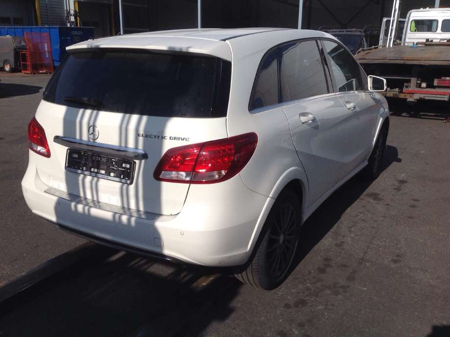 Mercedes B-Klasse 2011-2018 (W246) (W246), Motorkode: EM0004, Girkassekode: