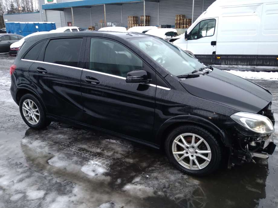 Mercedes B-Klasse 2011-2018 (W246) (W246), Motorkode: EM0004, Girkassekode: 