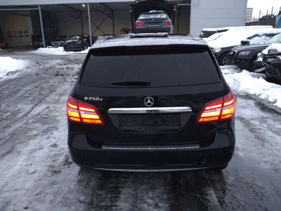 Mercedes B-Klasse 2011-2018 (W246) (W246), Motorkode: EM0004, Girkassekode: 