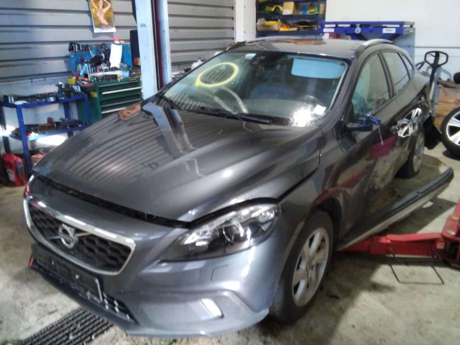 Volvo V40 2012-2019 , Motorkode: D4162T, Girkassekode: 