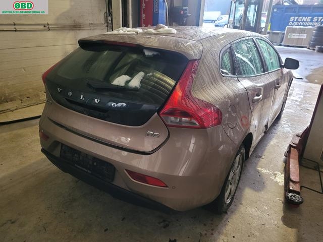 Volvo V40 2012-2019 , Motorkode: D4162T, Girkassekode: