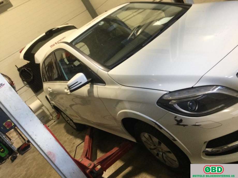 Mercedes B-Klasse 2011-2018 (W246) (W246), Motorkode: EM0004, Girkassekode: 