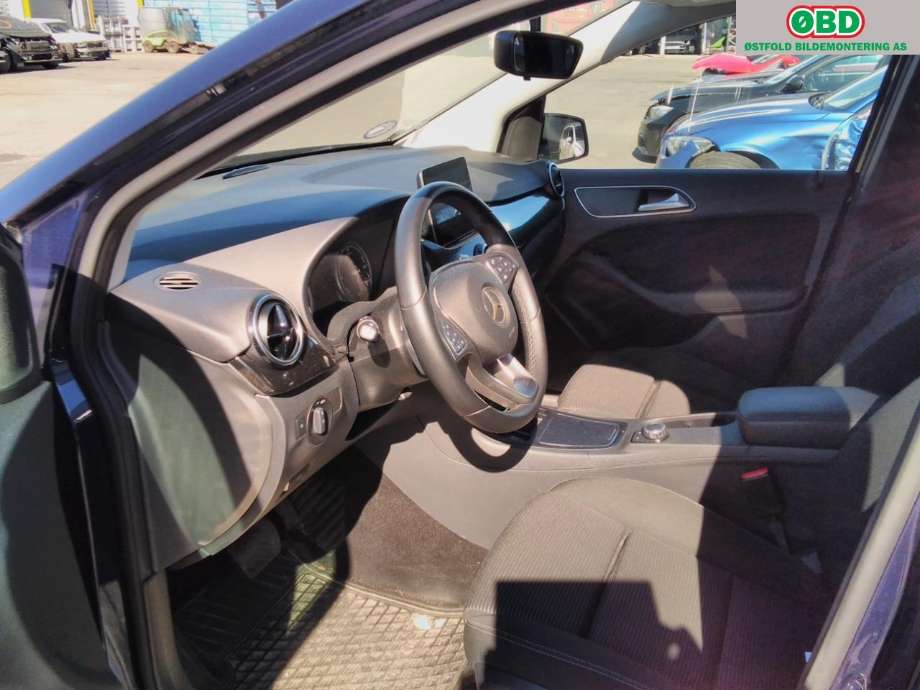 Mercedes B-Klasse 2011-2018 (W246) (W246), Motorkode: EM0004, Girkassekode: 
