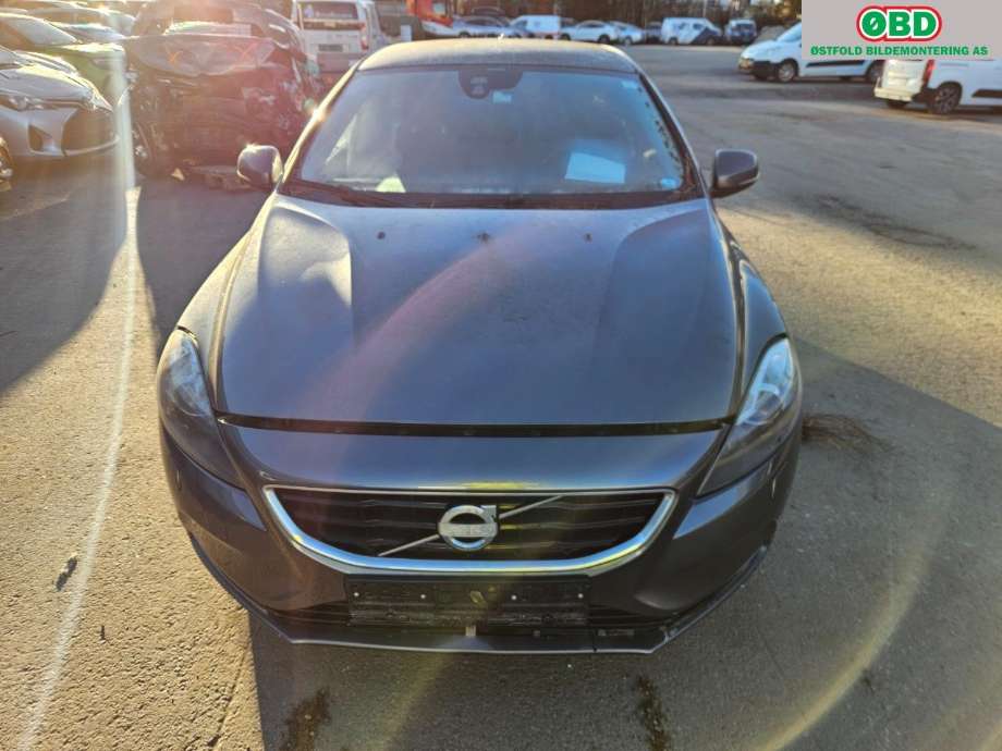 Volvo V40 2012-2019 , Motorkode: D4162T, Girkassekode: 