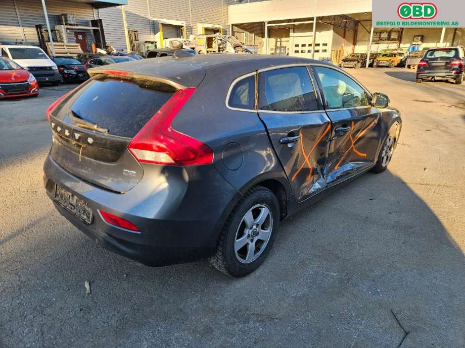 Volvo V40 2012-2019 , Motorkode: D4162T, Girkassekode: 