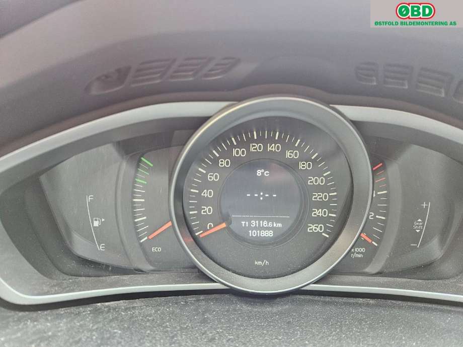 Volvo V40 2012-2019 , Motorkode: D4162T, Girkassekode: 