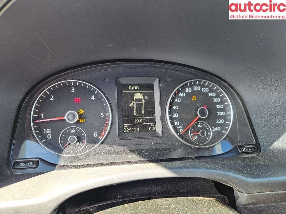 VW Caddy 2010-2015 (Type III, Fase 2) , Motorkode: CFHF, Girkassekode: 