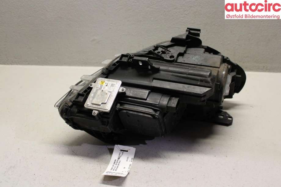 Frontlykt venstre halogen til Mercedes B-Klasse 2011-2018 (W246) (W246) (MERCEDES|A 246 820 01 39|)