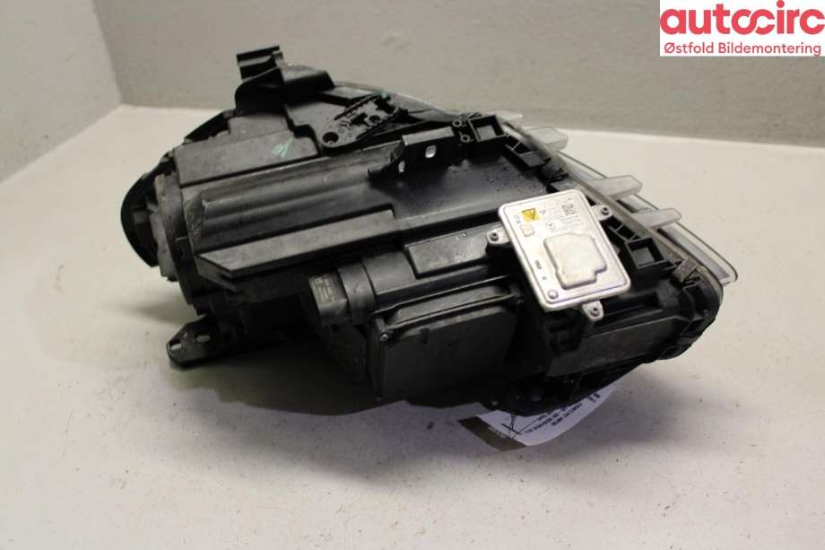 Frontlykt høyre halogen til Mercedes B-Klasse 2011-2018 (W246) (W246) (MERCEDES|A 246 820 02 39|)