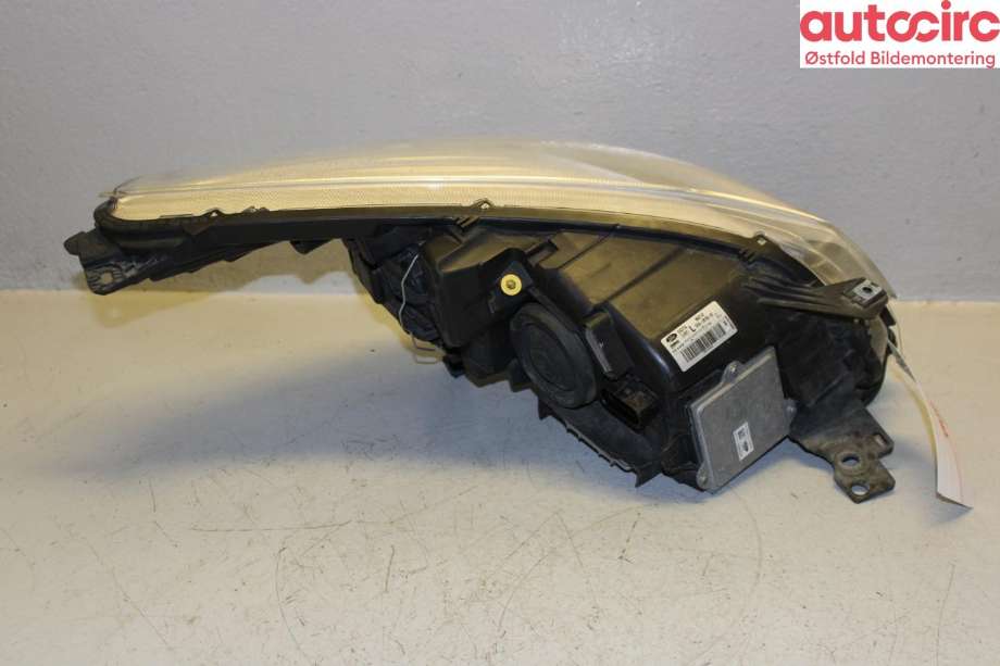 Frontlykt venstre halogen til Ford Kuga 2013-2019  (FORD|5258475|)