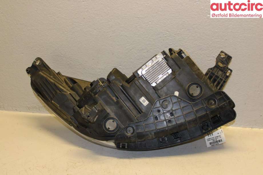 Frontlykt venstre halogen til Ford Kuga 2013-2019  (FORD|5258475|)