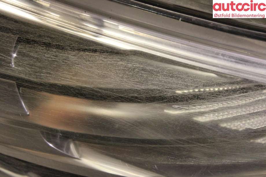 Frontlykt høyre halogen til Renault Clio 2012-2016 (Type IV, Fase 1)  (RENAULT||260102796R)