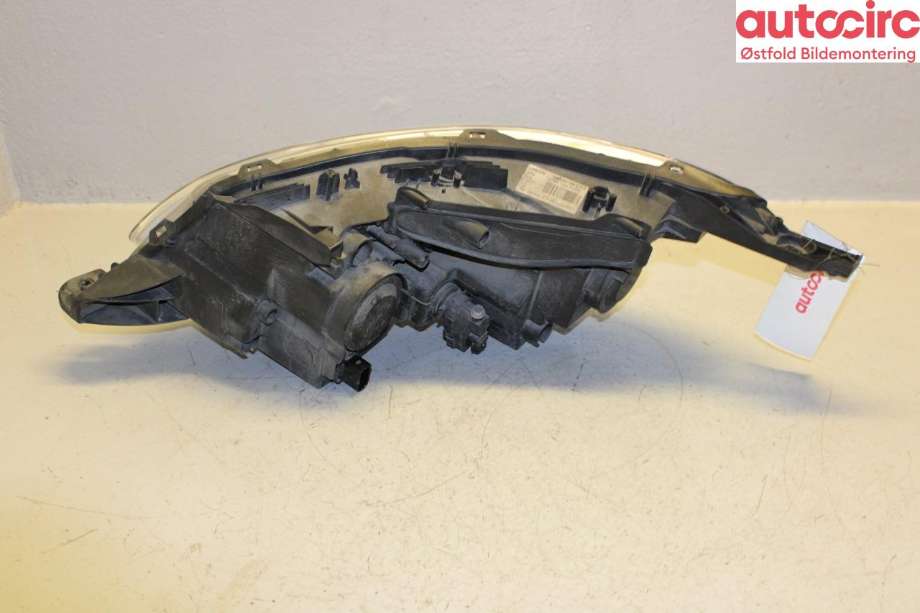 Frontlykt høyre halogen til Peugeot 2008 2013-2019 (Type I)  (PEUGEOT|98 154 030 80|)