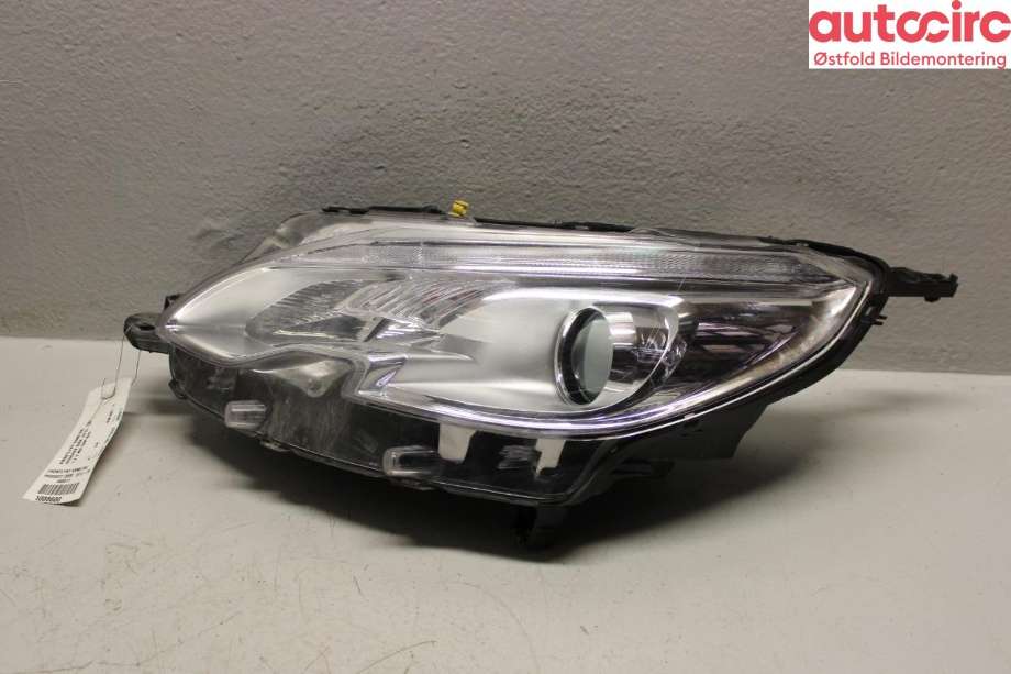 Frontlykt venstre halogen til Peugeot 2008, 2013-2019 (Type I)  (PEUGEOT|98 154 057 80)