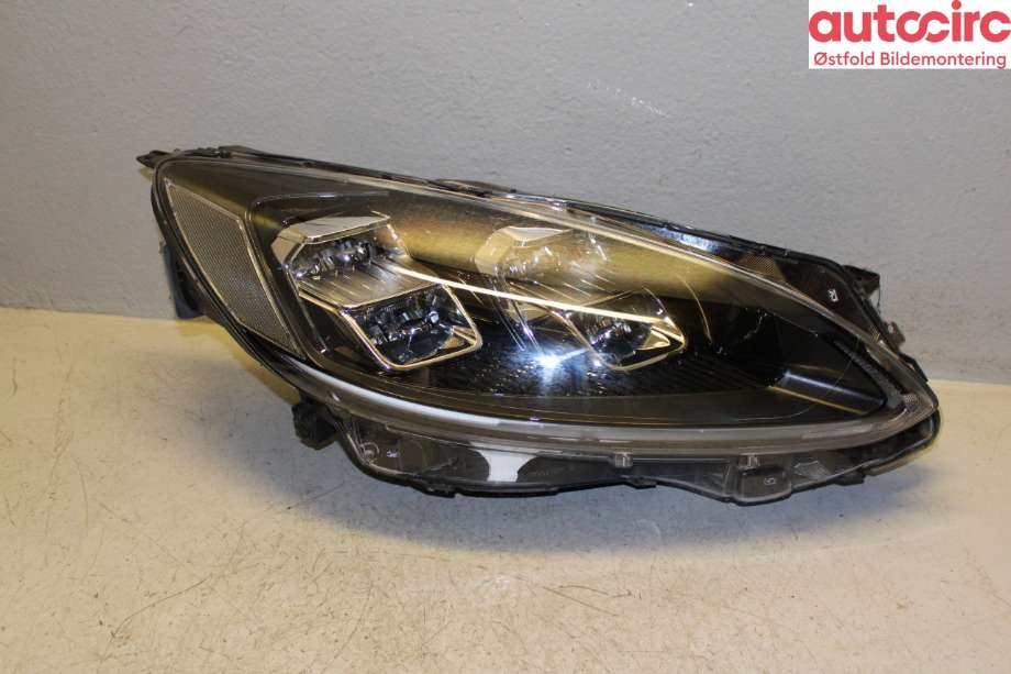 Frontlykt høyre halogen til Ford Kuga, 2019-->> (Type III)  (FORD|2733507)