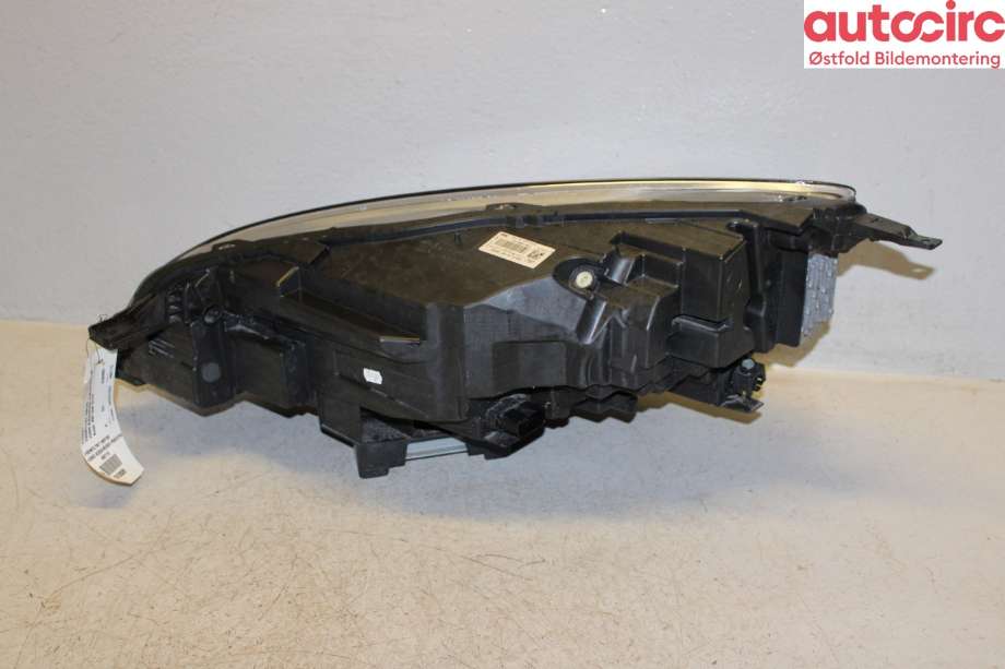 Frontlykt høyre halogen til Ford Kuga 2019-->> (Type III)  (FORD|2733507|)