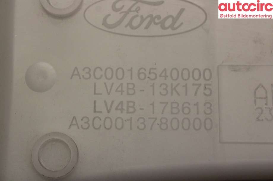 Spylertank til Ford Kuga 2019-->> (Type III) (FORD|2566823|)