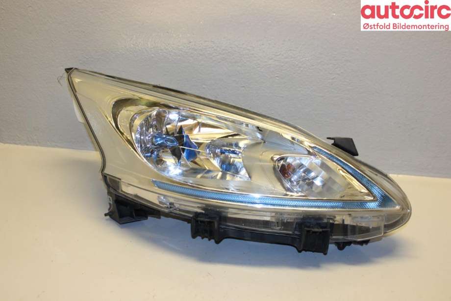 Frontlykt høyre halogen til Nissan NV200 2010-2019 (NISSAN|260104FA0A|)