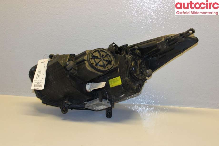 Frontlykt høyre halogen til Hyundai i40 2012-2017  (HYUNDAI|921023Z031|)