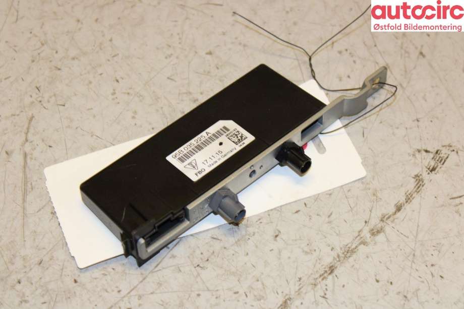 Antenne navigasjon til Porsche Macan 2014-->> (95B) (95B) (PORSCHE||95B035225A)