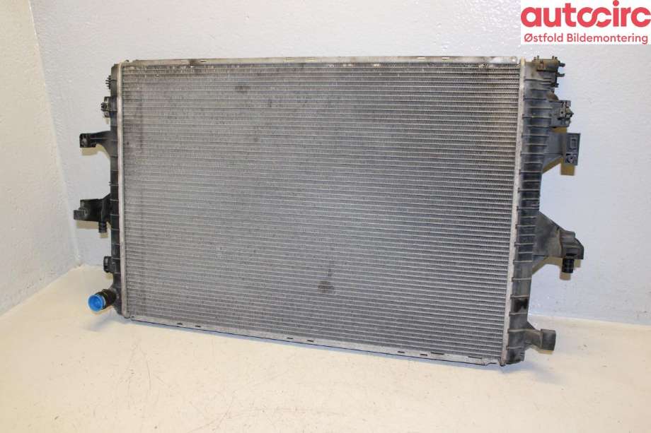 Radiator (automat gir) til VW Transporter / Caravelle 2009-2015 (Fase 2) (T5) (T5) (VOLKSWAGEN|7E0 121 253 A|)